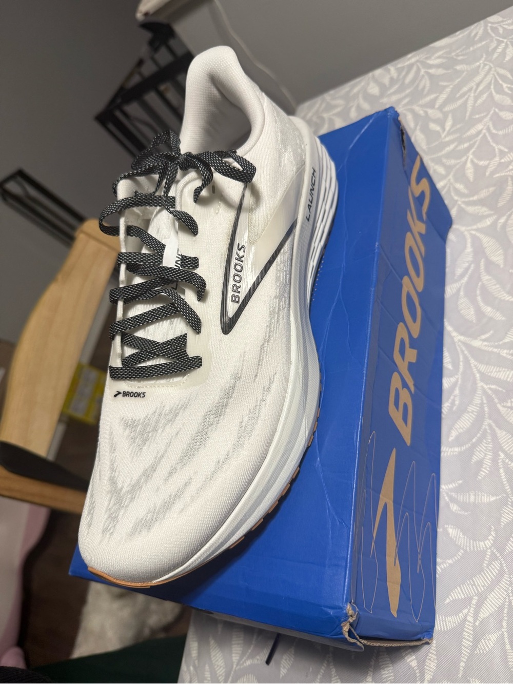 Brooks Launch Men’s Running Shoes - White with Gum Outsole - Picture 4 of 6